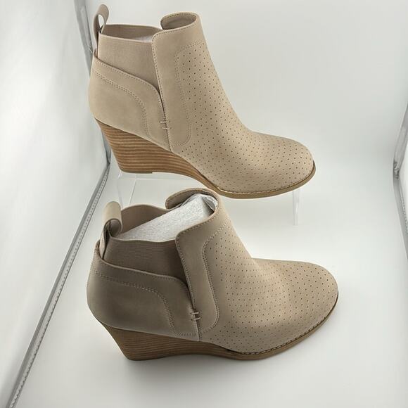 DV by Dolce Vita Boot Sz 8 Bootie Beige Soft Comfy Elastic Ankle Wedge NWOT - Picture 6 of 11